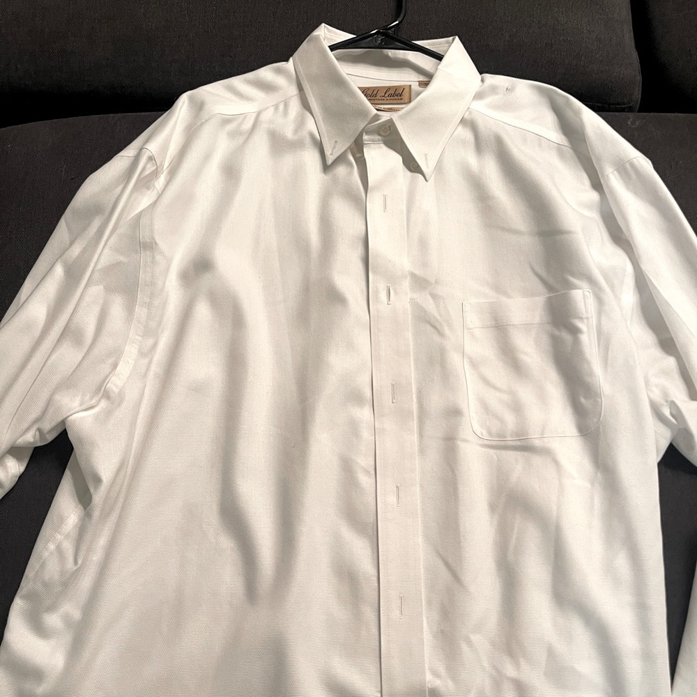 Roundtree & Yorke Gold Label Full-Fit Non-Iron Point Collar Solid Dress Shirt.